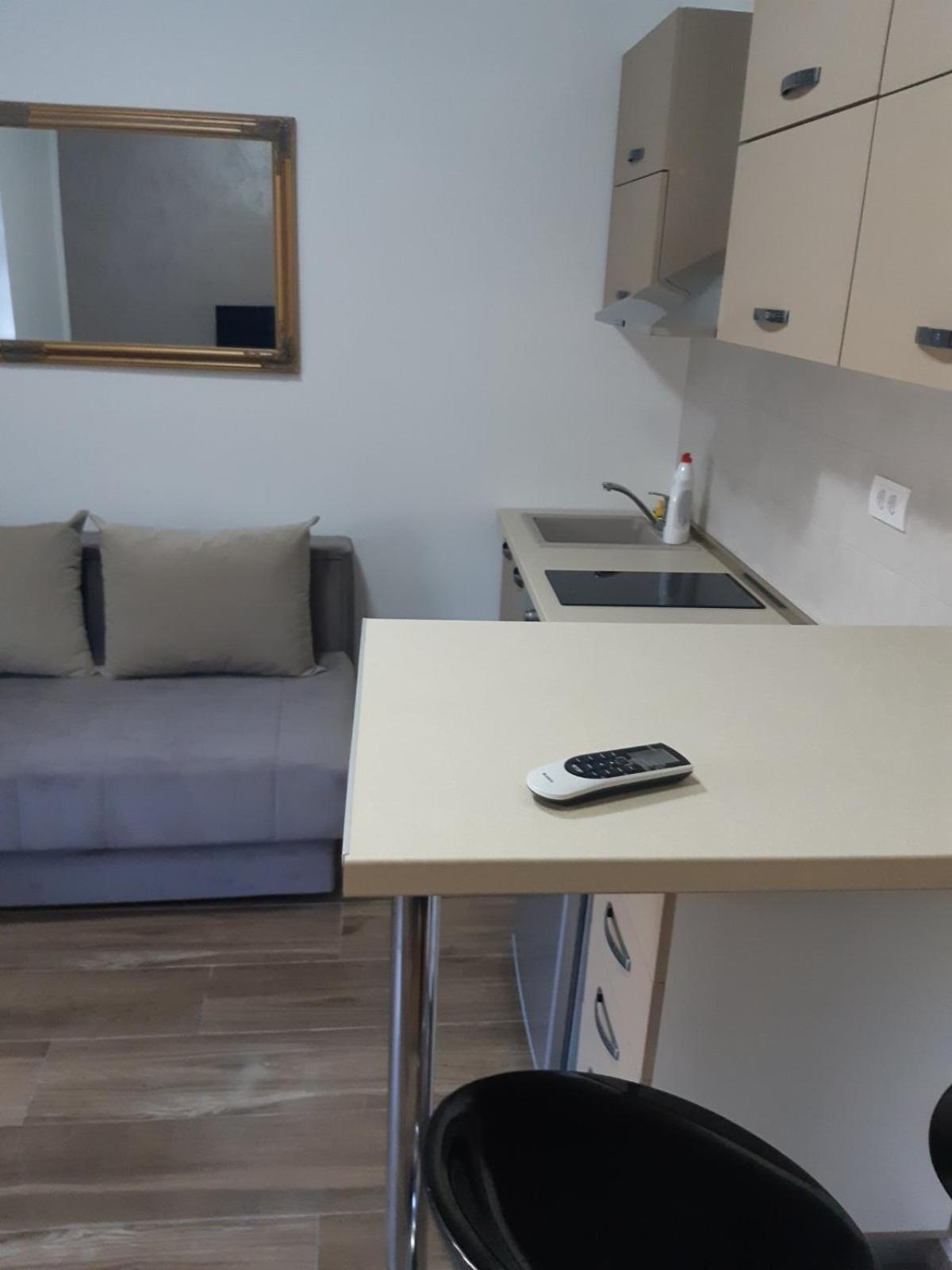My Roots Apartment Kotor Room photo